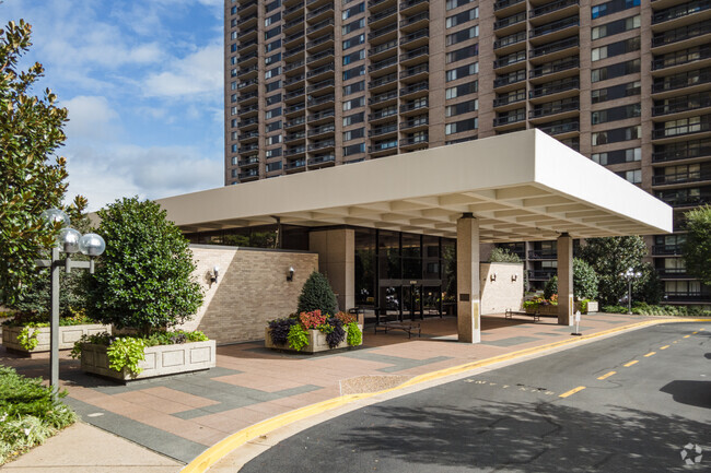 Foto del edificio - Skyline Plaza