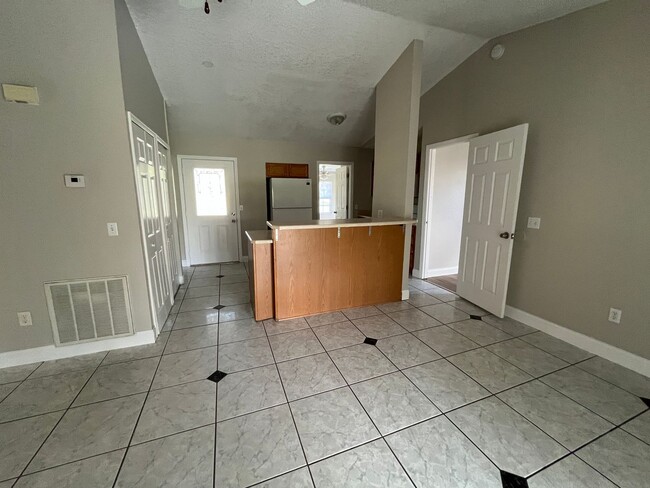 Foto del edificio - Updated 3/2 In Deltona!