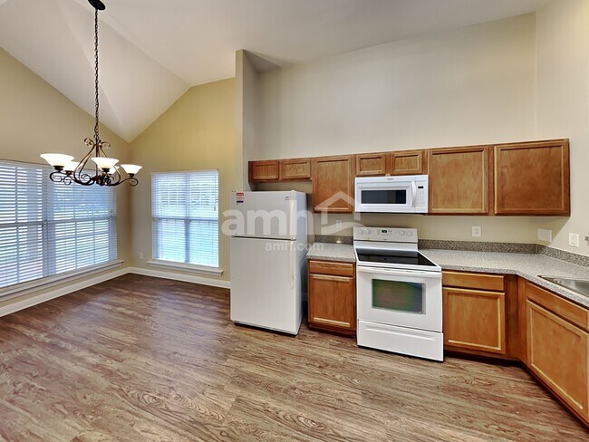 Building Photo - 1430 Saddle Brk