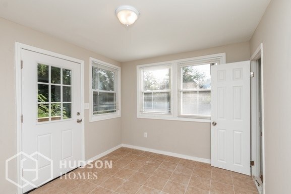 Building Photo - NOW AVAILABLE! -  46 E GREENFIELD AVEN Uni...