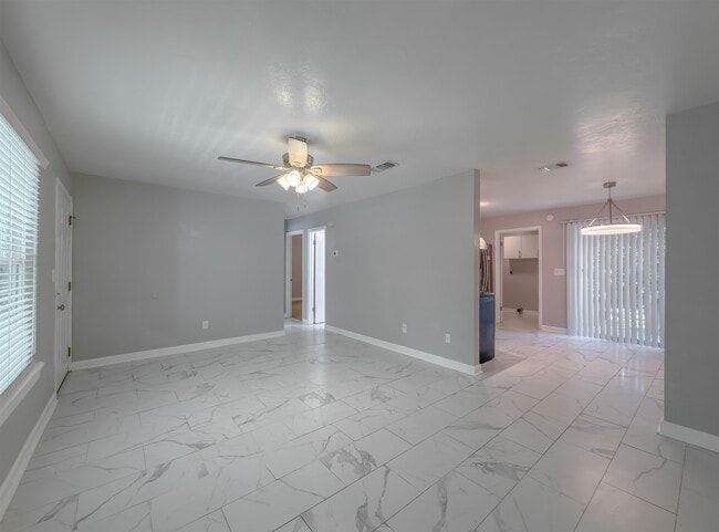 Building Photo - 520 Pasco Ct