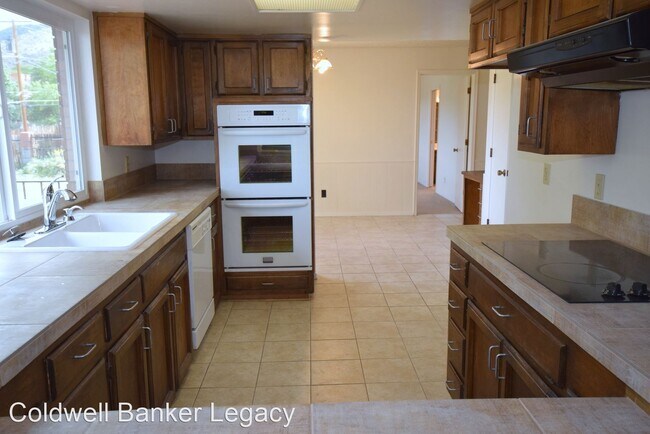 Building Photo - 4 br, 2 bath House - 13131 Cedarbrook NE