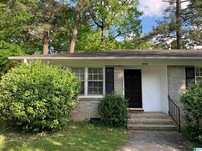 Building Photo - 3959 Montclair Rd