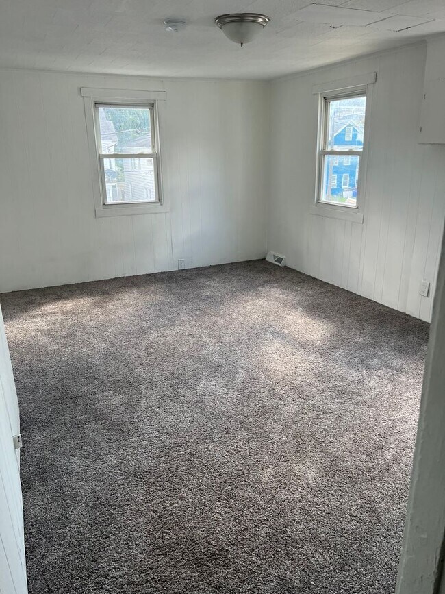 314 E Pine St. Unit 2, Millville, NJ 08332 Room for Rent in Millville