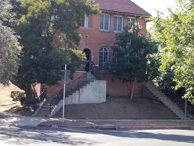 Building Photo - 1097 S Orange Dr