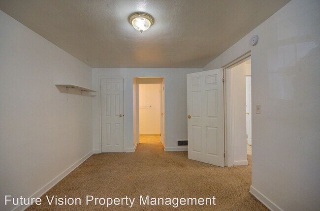Building Photo - 3 br, 1.5 bath House - 905 N Prairie Ave