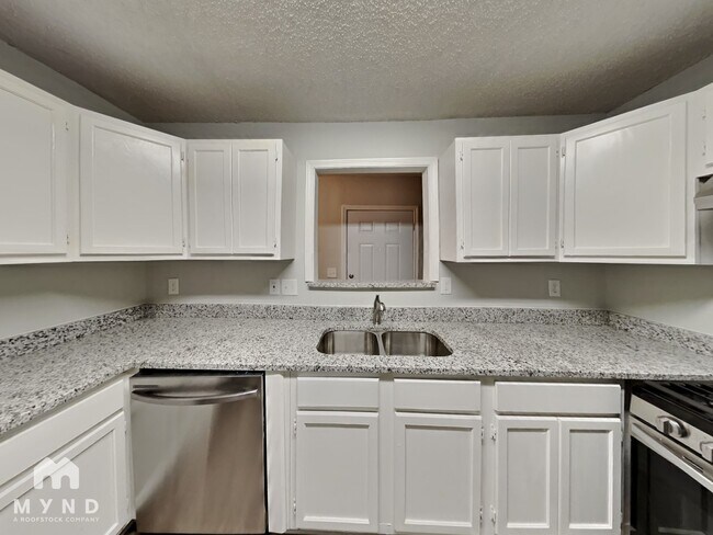 Building Photo - 1729 E Red Bird Ln