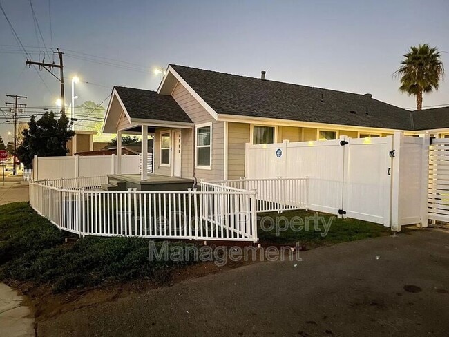 Building Photo - 1780 Anaheim Avenue