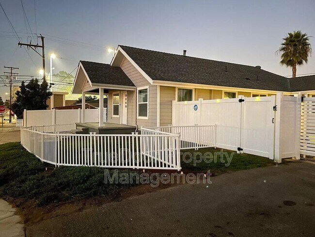 Foto del edificio - 1780 Anaheim Avenue