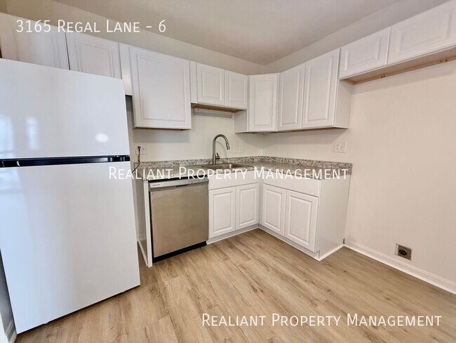 Foto del edificio - 3165 Regal Ln