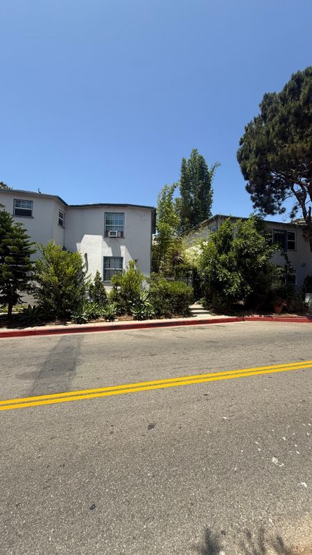 Foto del edificio - 1701 Nichols Canyon Rd
