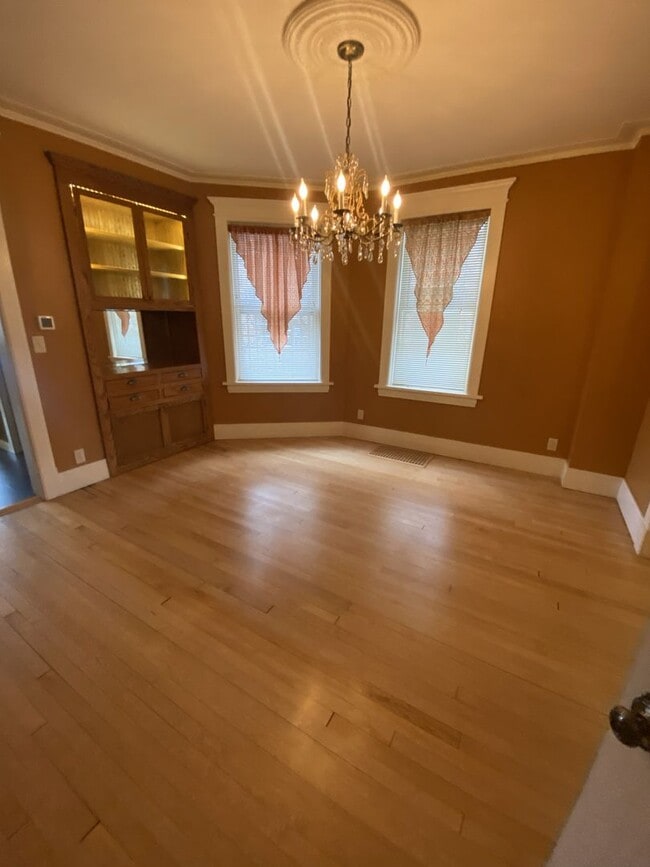 Building Photo - 125 N 9th Ave E