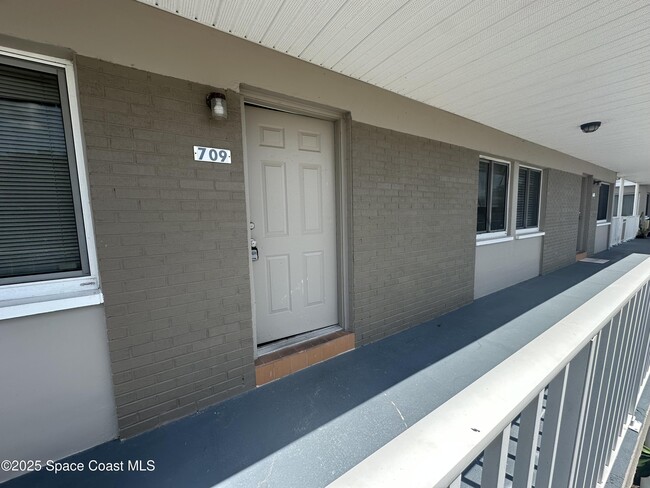 Building Photo - 800 N Fiske Blvd