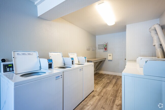 Lavadero - Cedarwood Apartments
