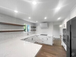 Building Photo - 10449 W Skycrest Dr