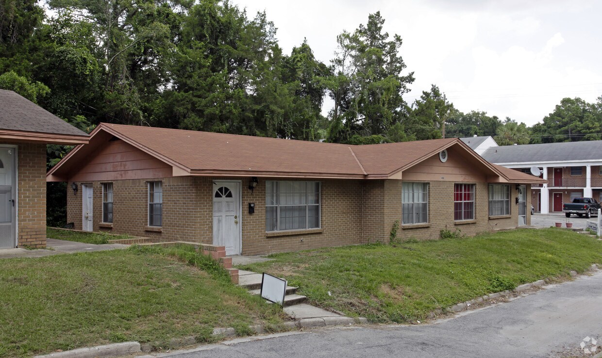 Primary Photo - 800-816 SE Church Ave