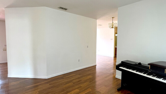Foto del edificio - 712 Pincon Ln