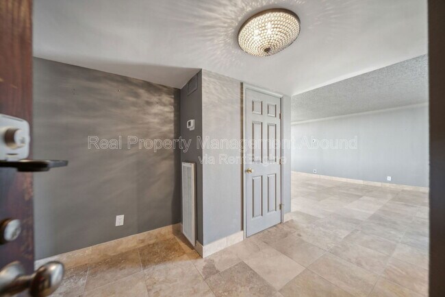 Foto del edificio - 410 W 7th St