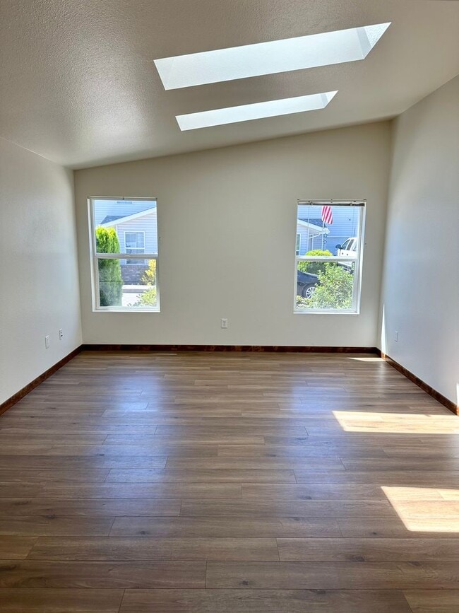 Building Photo - 825 Morse Ave SW