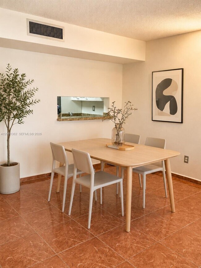 Foto del edificio - 8625 NW 8th St