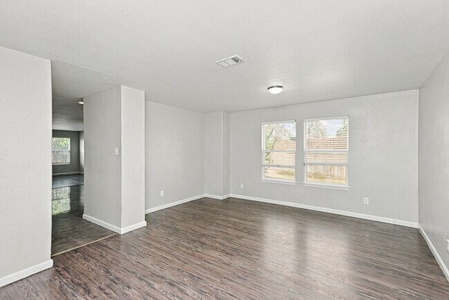 Building Photo - 8820 Elk Creek Ln