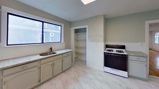 Building Photo - 204 School St