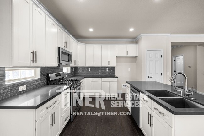Building Photo - Great Elk Grove Home!
