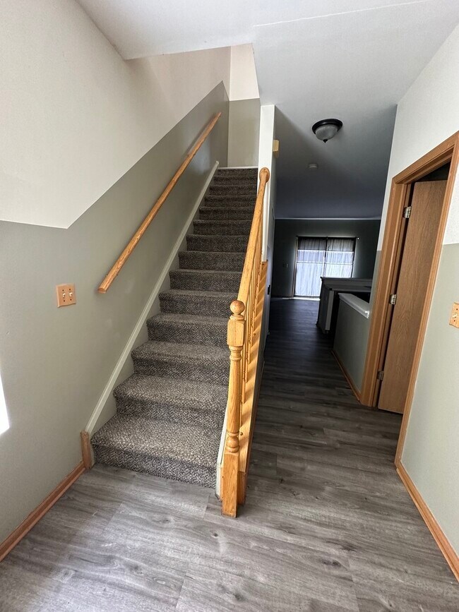 Foto del edificio - 2549 Oak Tree Ln