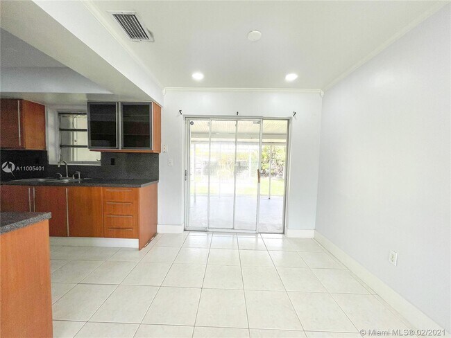 Foto del edificio - 6121 SW 21st St