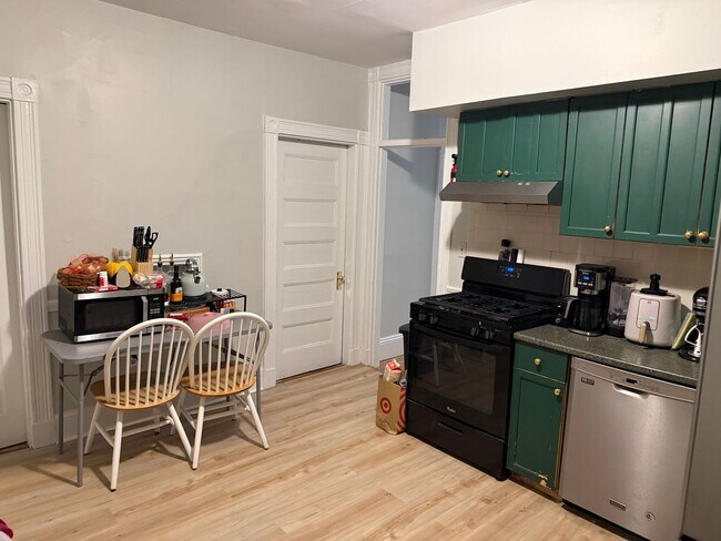 Building Photo - NICE ALLSTON 4.5 BED/2 BATH ON BRAINERD RD W/ HT&HW INCLUDED