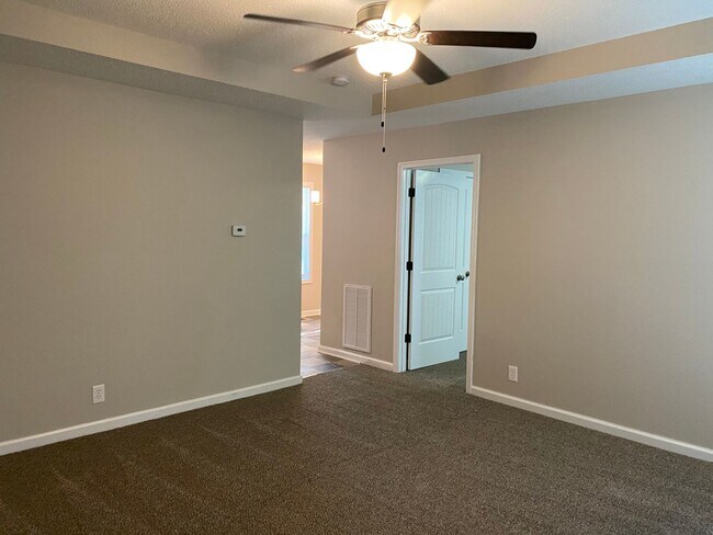 Building Photo - Adorable 3 bedroom 2 bath home near Exit 1.