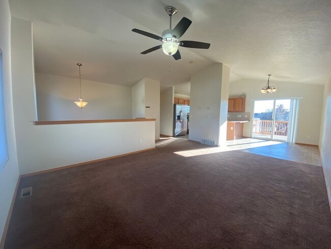 Foto del edificio - Single Family Home for Rent - 4 Bedroom, 2 Bathroom Located in Cheney!