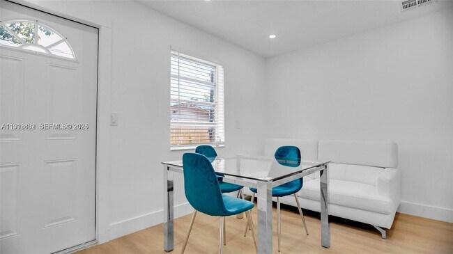 Foto del edificio - 32 SW 9th St