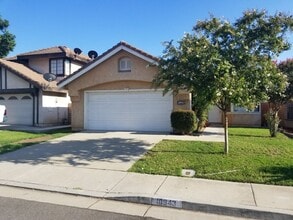 Building Photo - 10943 Country View Dr