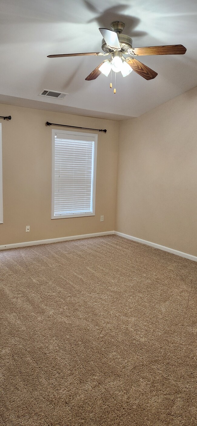 Main bedroom - 1817 Waterside Dr NW