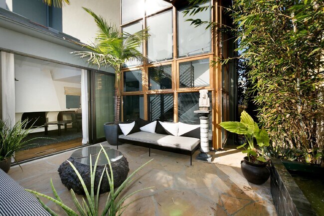 Building Photo - 14 Anchorage St