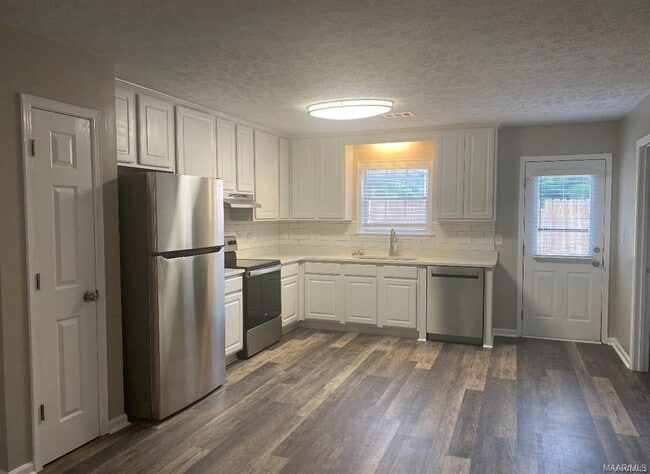 Building Photo - 3425 Sullivan Ln