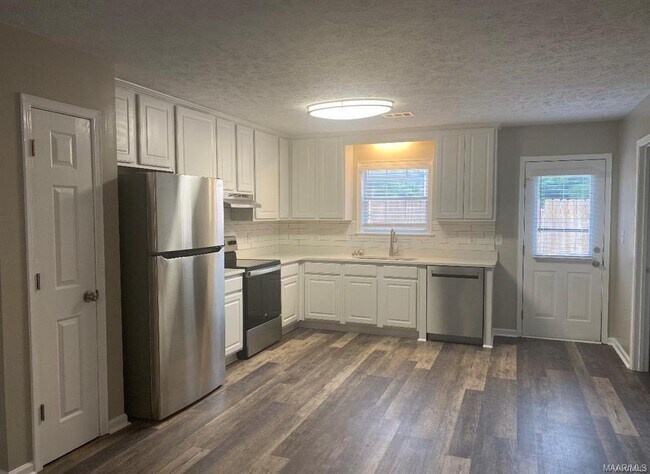 Foto del edificio - 3425 Sullivan Ln