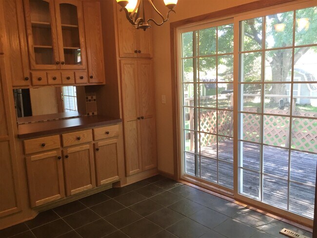 Foto del edificio - 3 BR / 1 BA Home w/ Fenced Backyard & 2-Car Garage in Spring Lake Park!