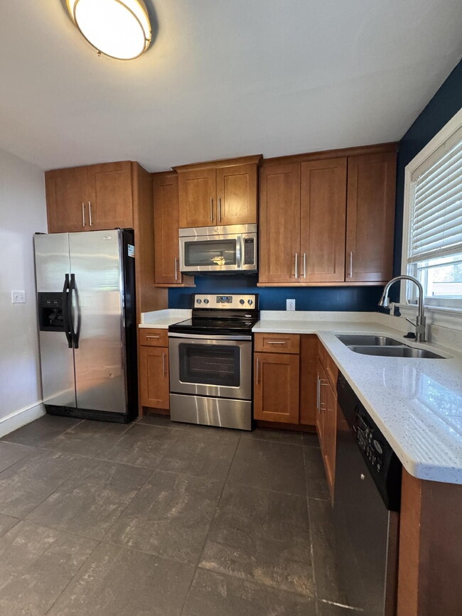 Building Photo - Charming 2-Bed Bungalow Near Downtown Gree...