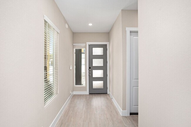 Foto del edificio - Brand New 3/2.5 Townhome