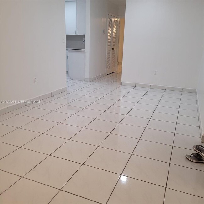 Foto del edificio - 9370 SW 24th St