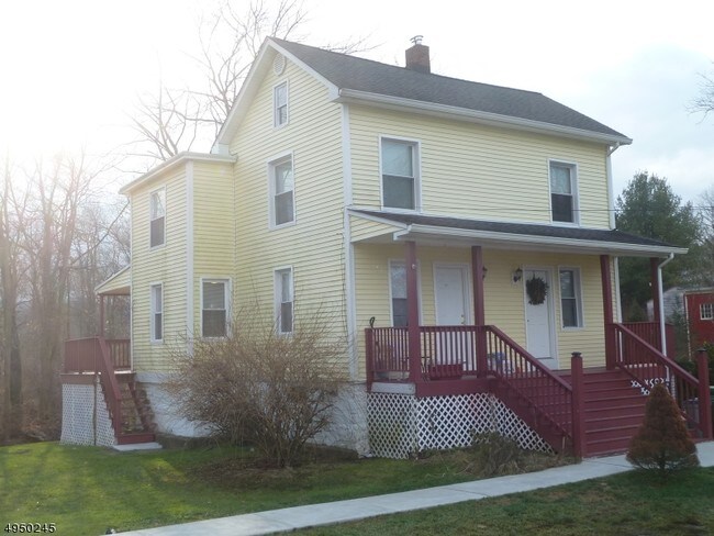Building Photo - 132 Willow Grove St