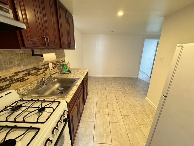 Building Photo - 4159 Laconia Ave