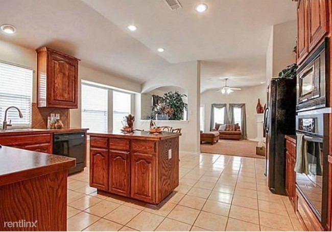 Building Photo - 4 br, 2 bath House - 1504 Parkside Dr