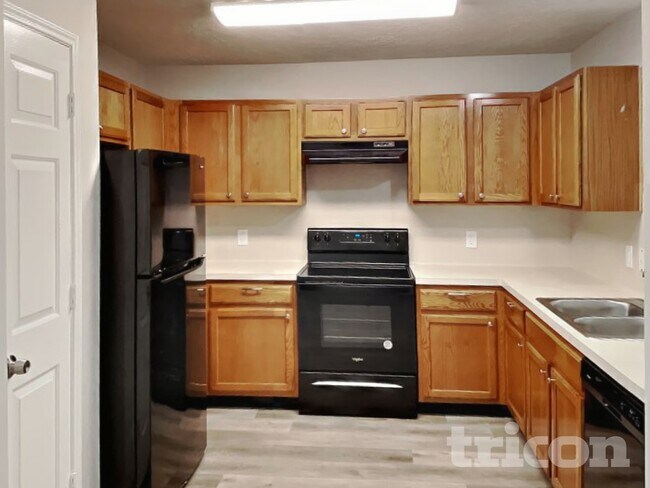 Foto del edificio - 423 Lazy Ln