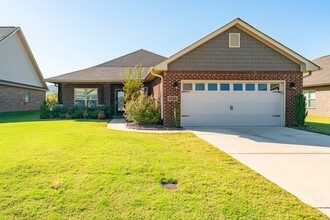 Building Photo - 3028 Greenway Cir SE