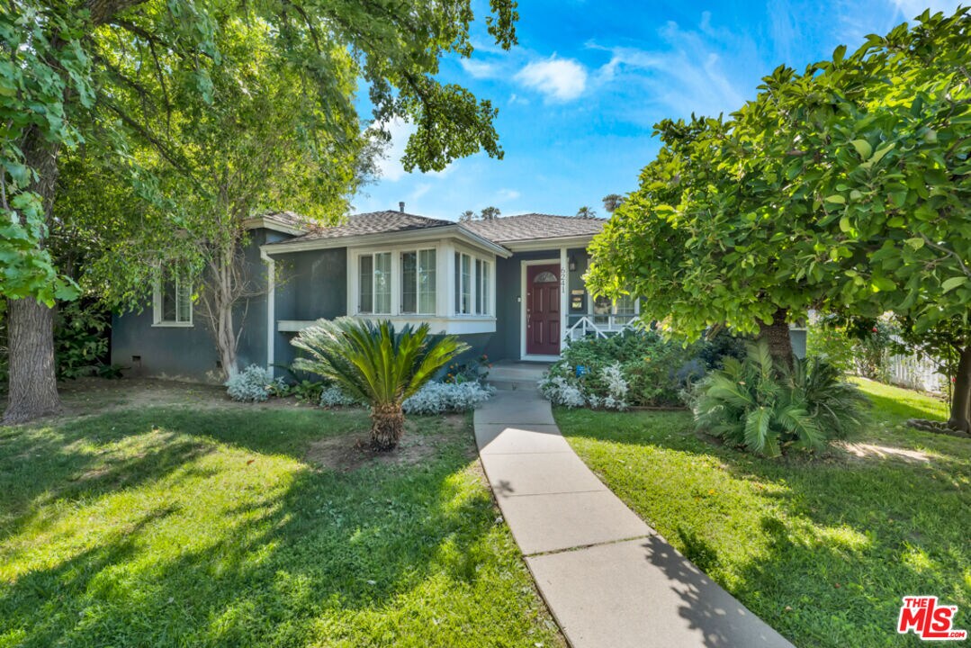 Primary Photo - 6241 Canby Ave