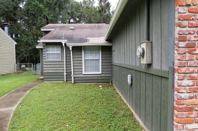 Foto del edificio - Awesome Townhouse with a Garage!