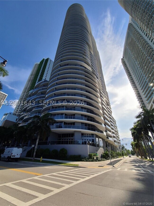 Foto del edificio - 488 NE 18th St